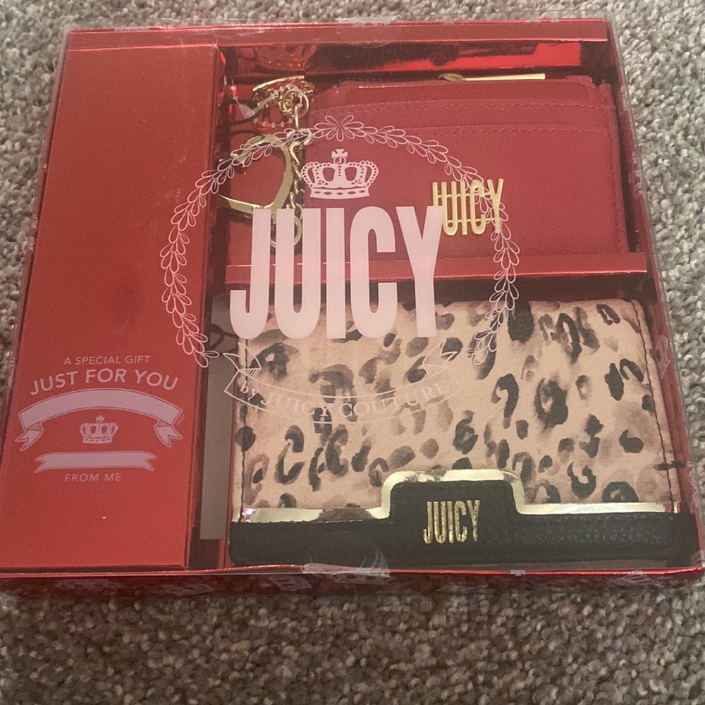 ‼️LAST ONE‼️🎄‼️Juicy Couture 2 piece wallet set‼️ - Picture 5 of 12